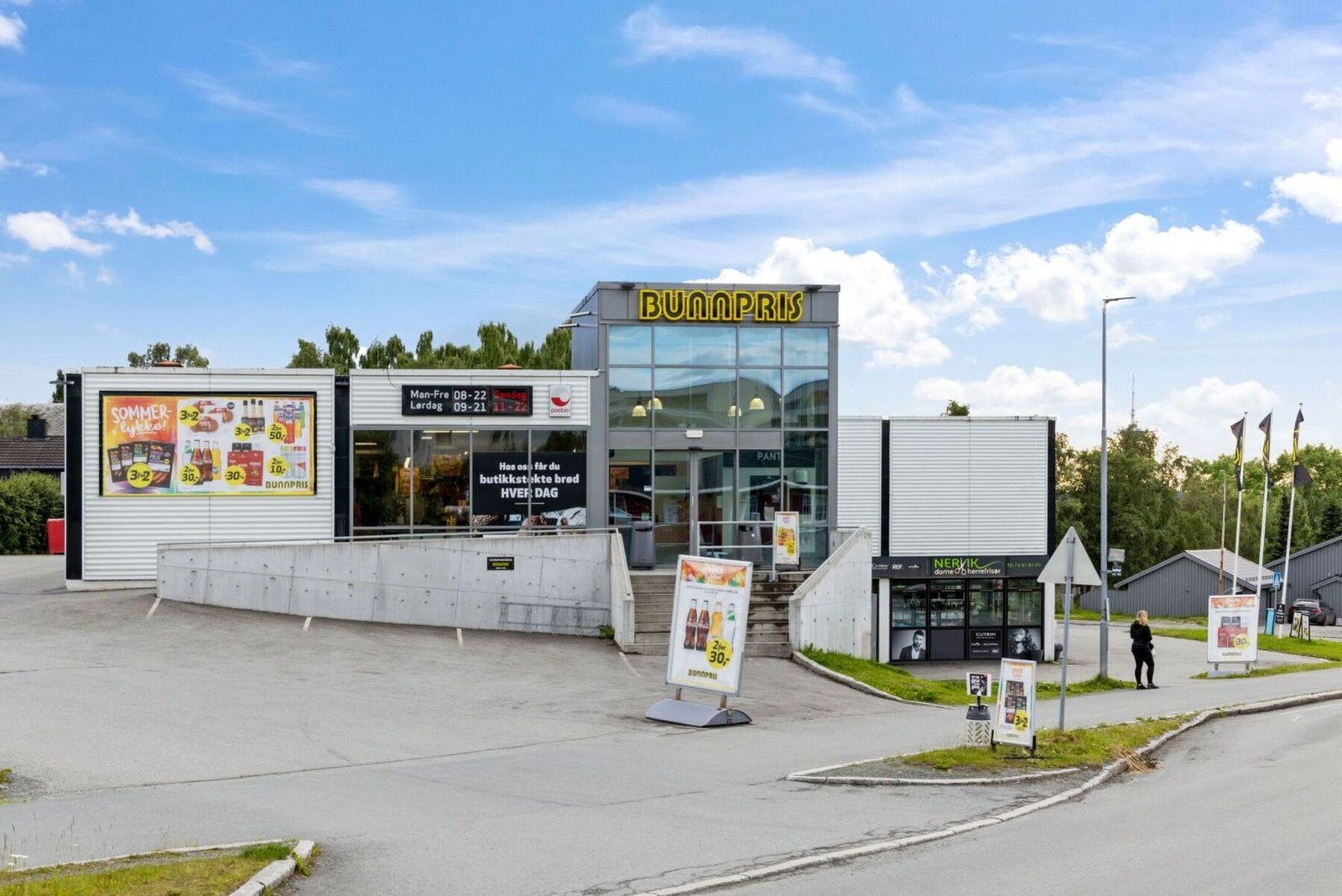 Det finnes en rekke dagligvarebutikker i gangavstand fra leiligheten. Galleribilde