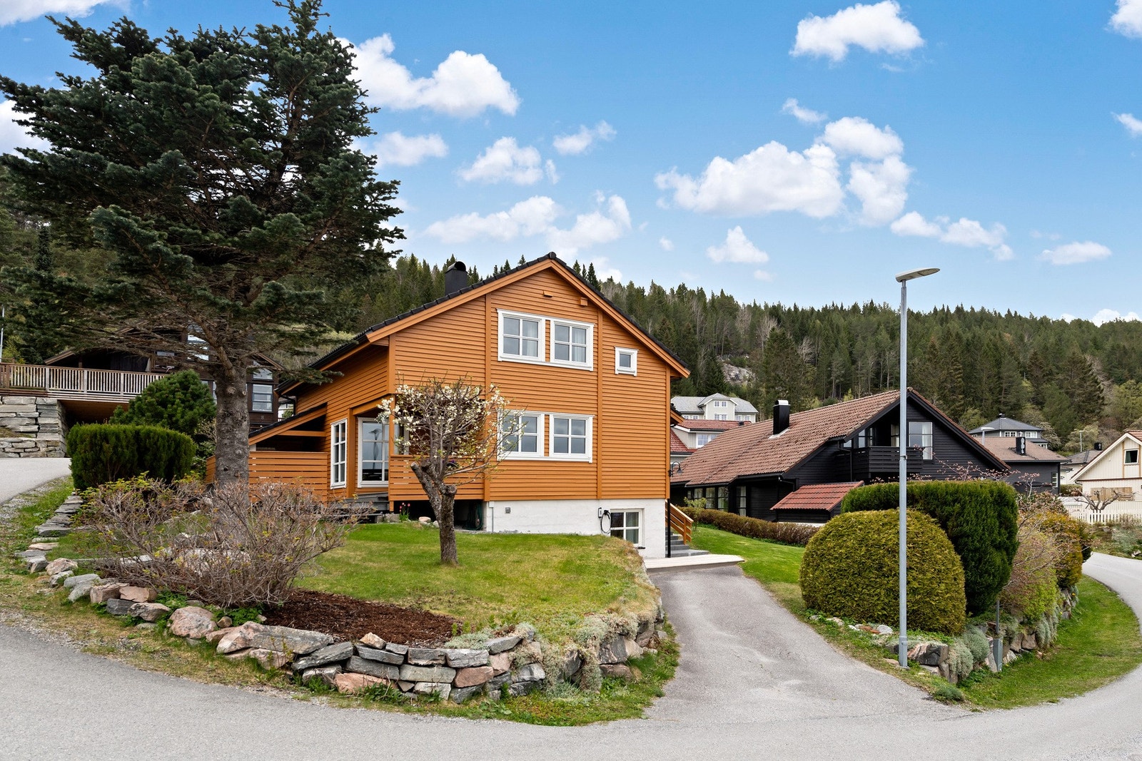 Eiendommen har flere, fine uteområder. Galleribilde