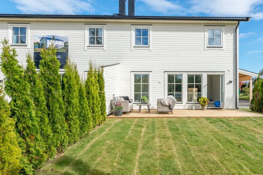 Fin hage med mye boltreplass. Galleribilde