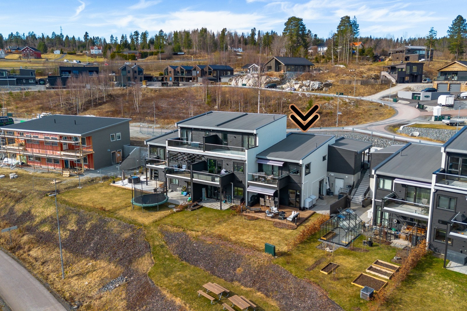 Området er kjent for sin vakre natur, med et variert landskap som inkluderer både skog, innsjøer og landbruksområder. Galleribilde
