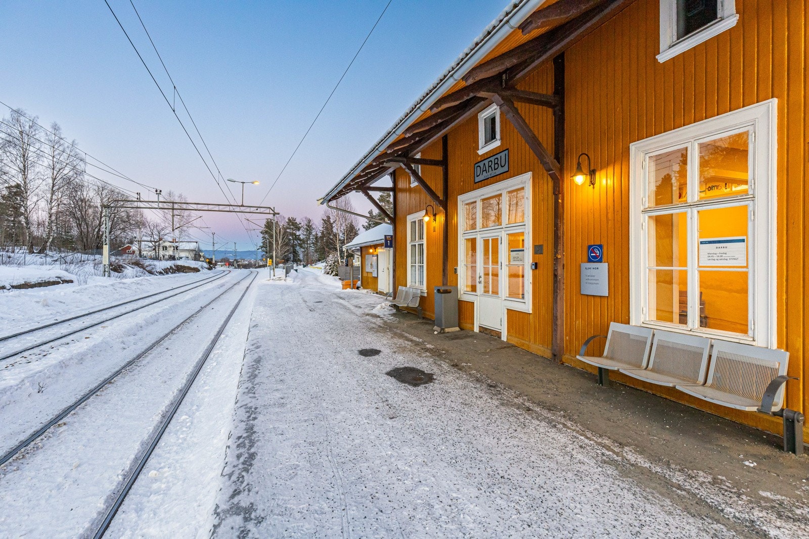 Fra Darbu stasjon kan du ta toget i retning Kongsberg, Drammen, Oslo, Gardermoen og Eidsvoll. Galleribilde