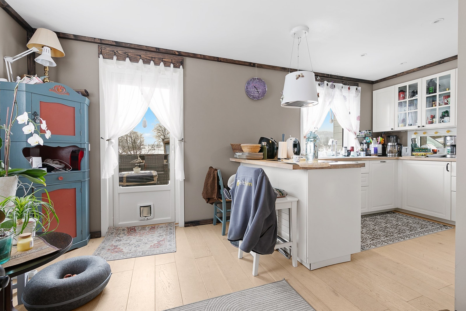 Kjøkken med utgang til terrasse Galleribilde