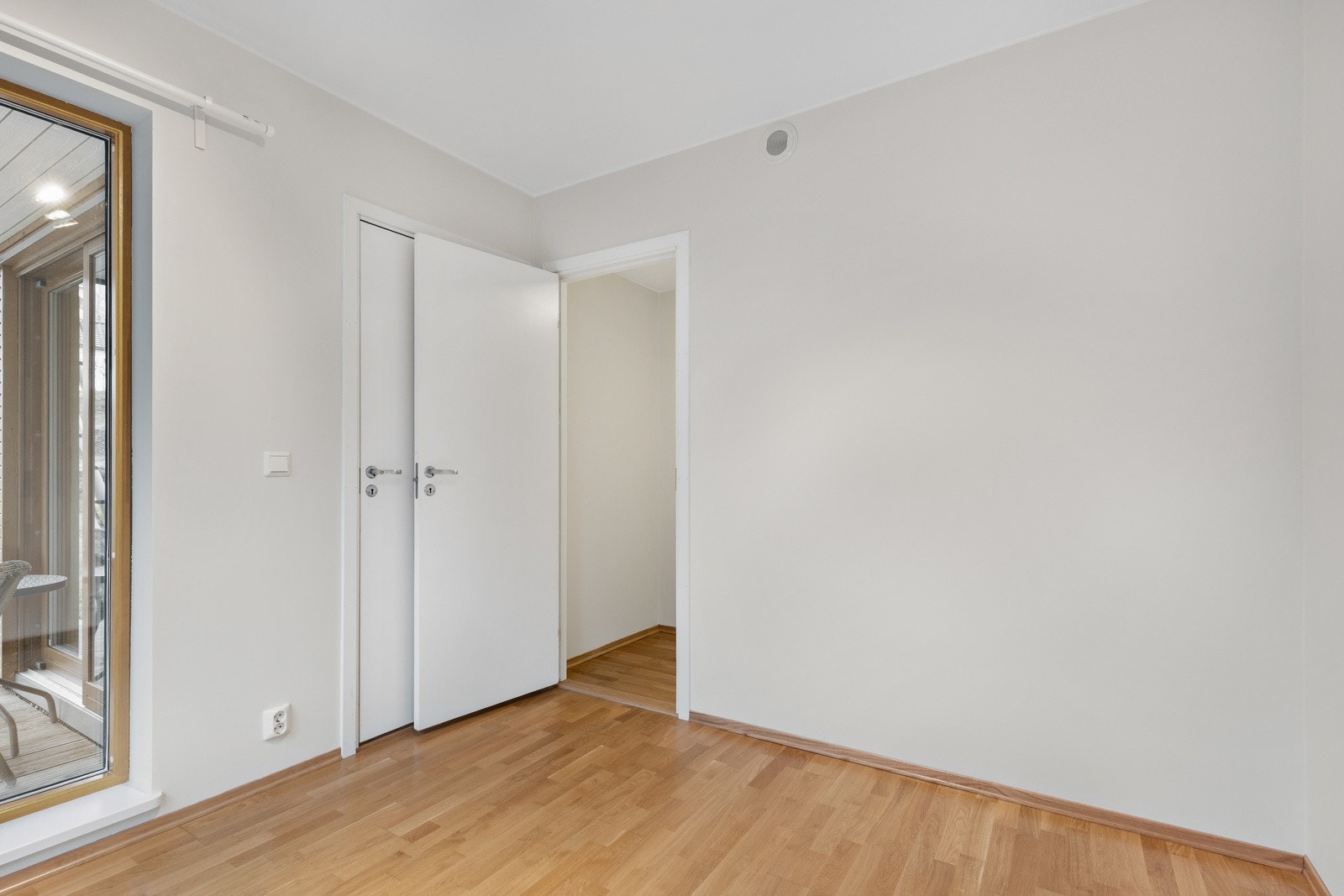 Soverom 2 med adkomst til bod/teknisk rom. Galleribilde