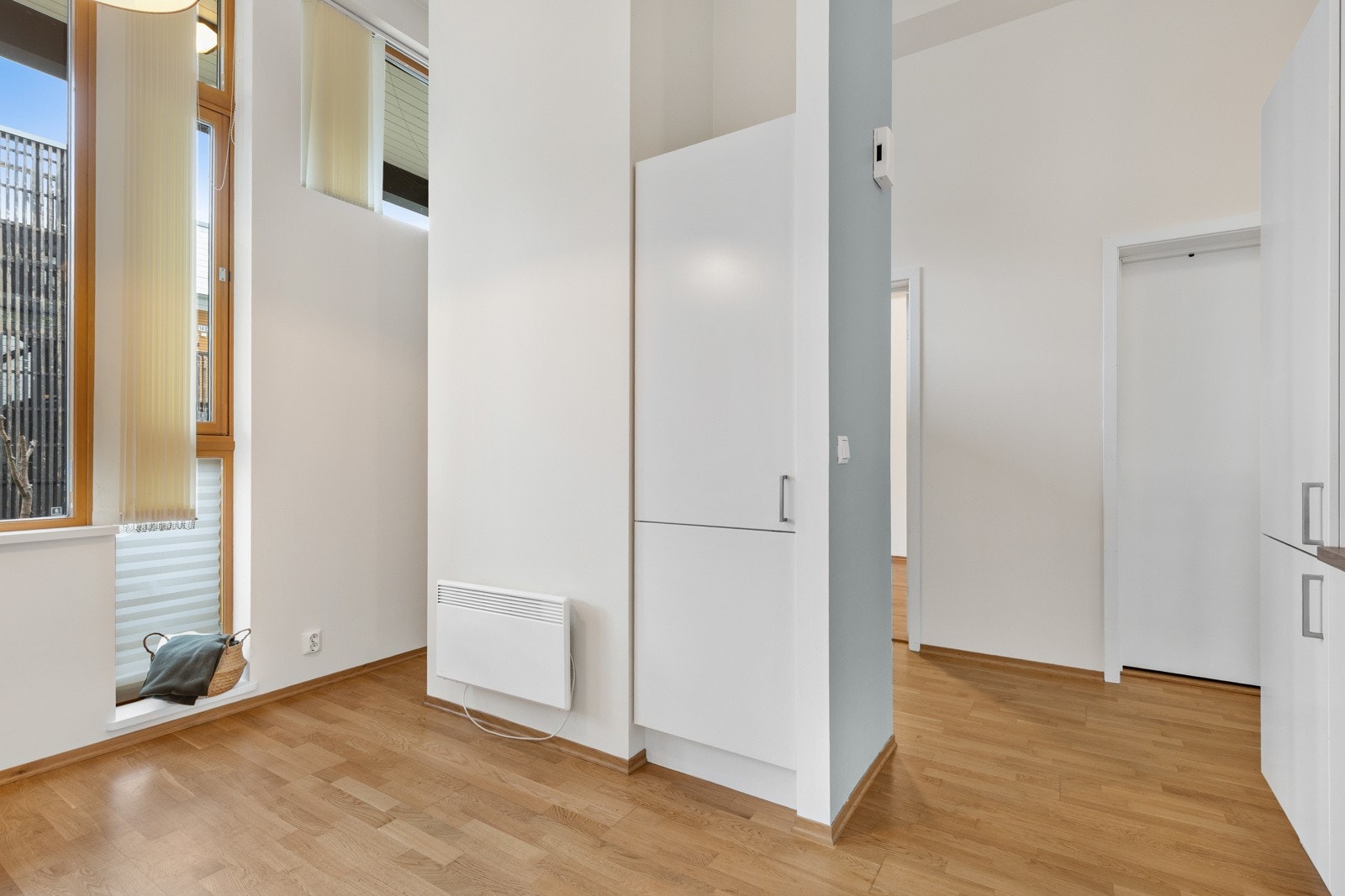 Kjøkken mot entre, bad og soverom. Galleribilde