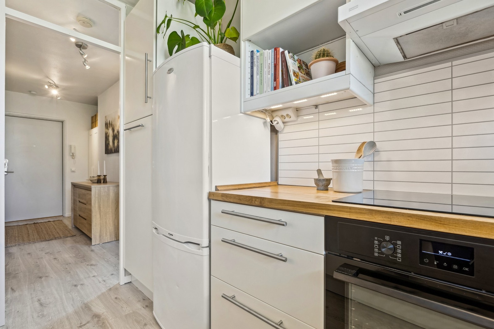 IKEA kjøkkeninnredning fra 2007 med benkeplate fra 2016. Galleribilde