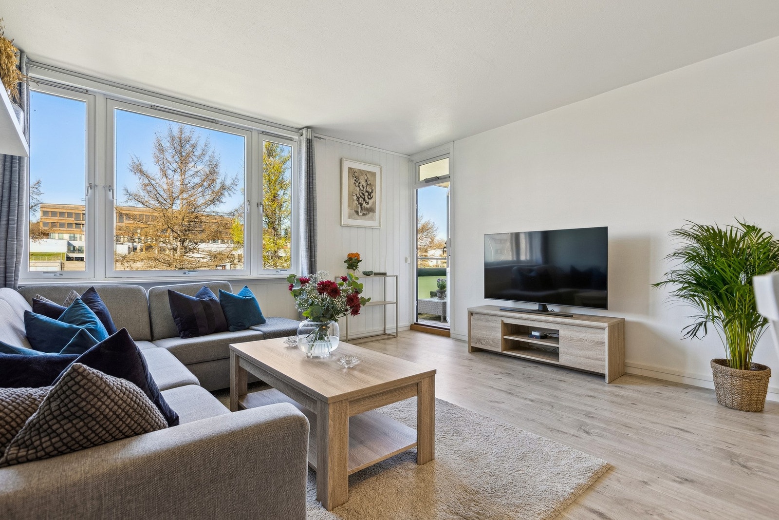 Boligen har en flott utforming med spennende detaljer og god planløsning. Galleribilde