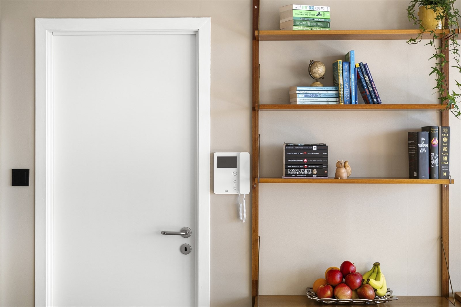 - Porttelefon for å slippe inn gjester - Galleribilde