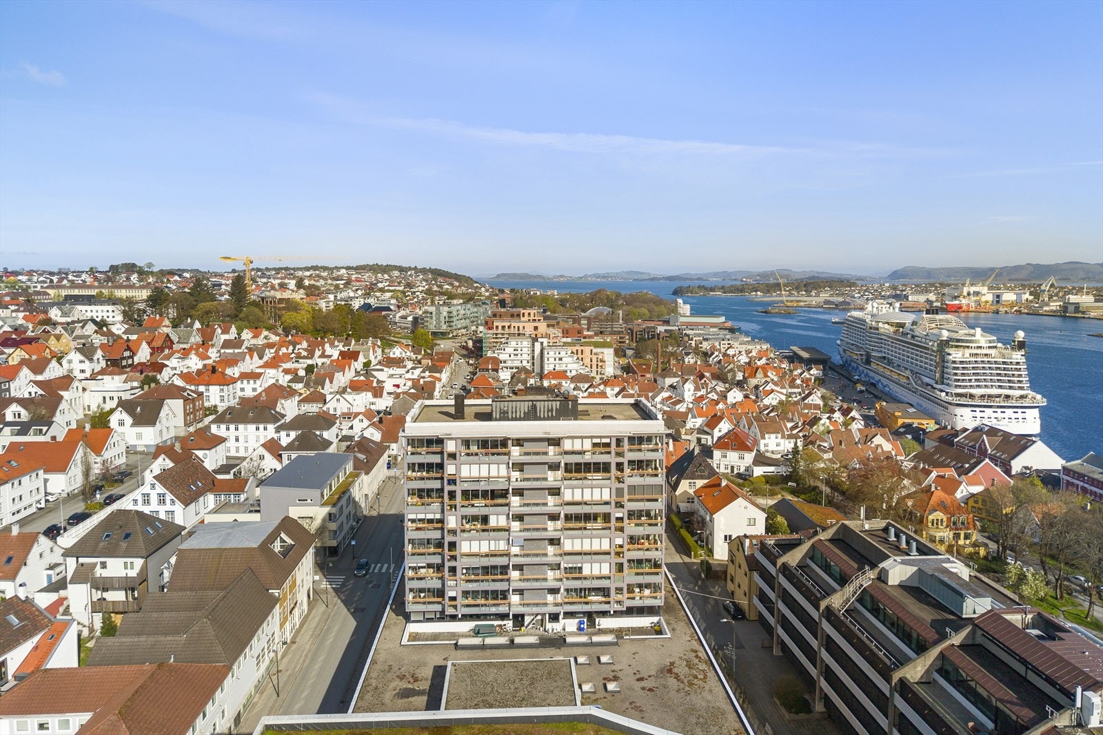 - Gamle Stavanger er også like borte i gaten og byr på hyggelige småstrøk og kaféer - Galleribilde