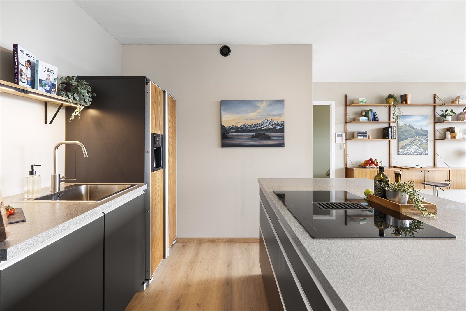 - Sosial planløsning, åpent mot stue og balkong - Galleribilde