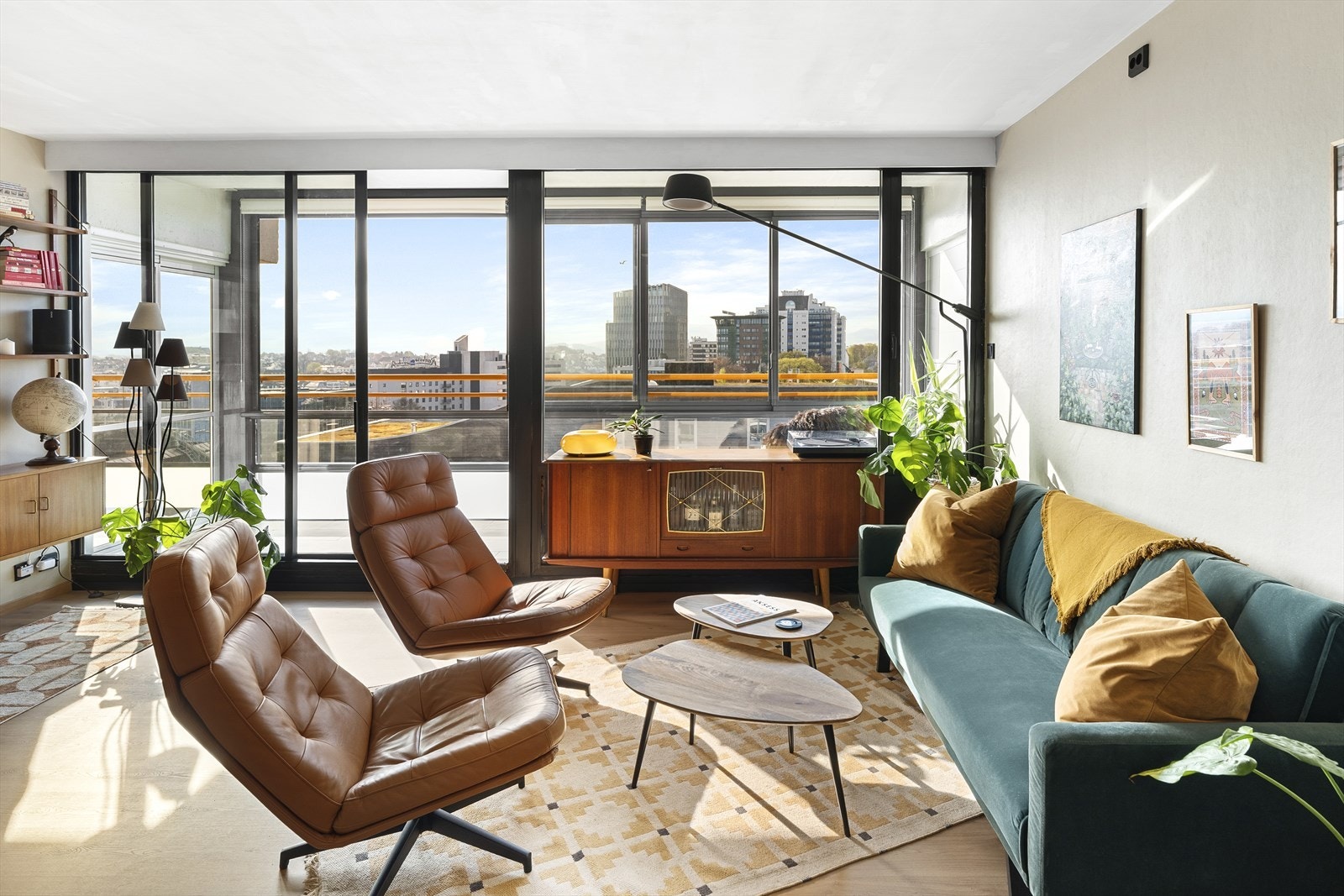 - Det er gode møbleringsmuligheter og åpen løsning mot kjøkkenet - Galleribilde