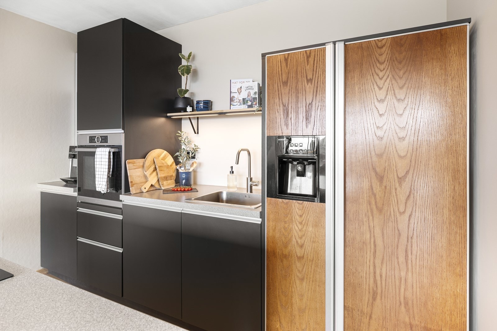 - Kombinert kjøleskap og frys som kan medfølge ved avtale - Galleribilde