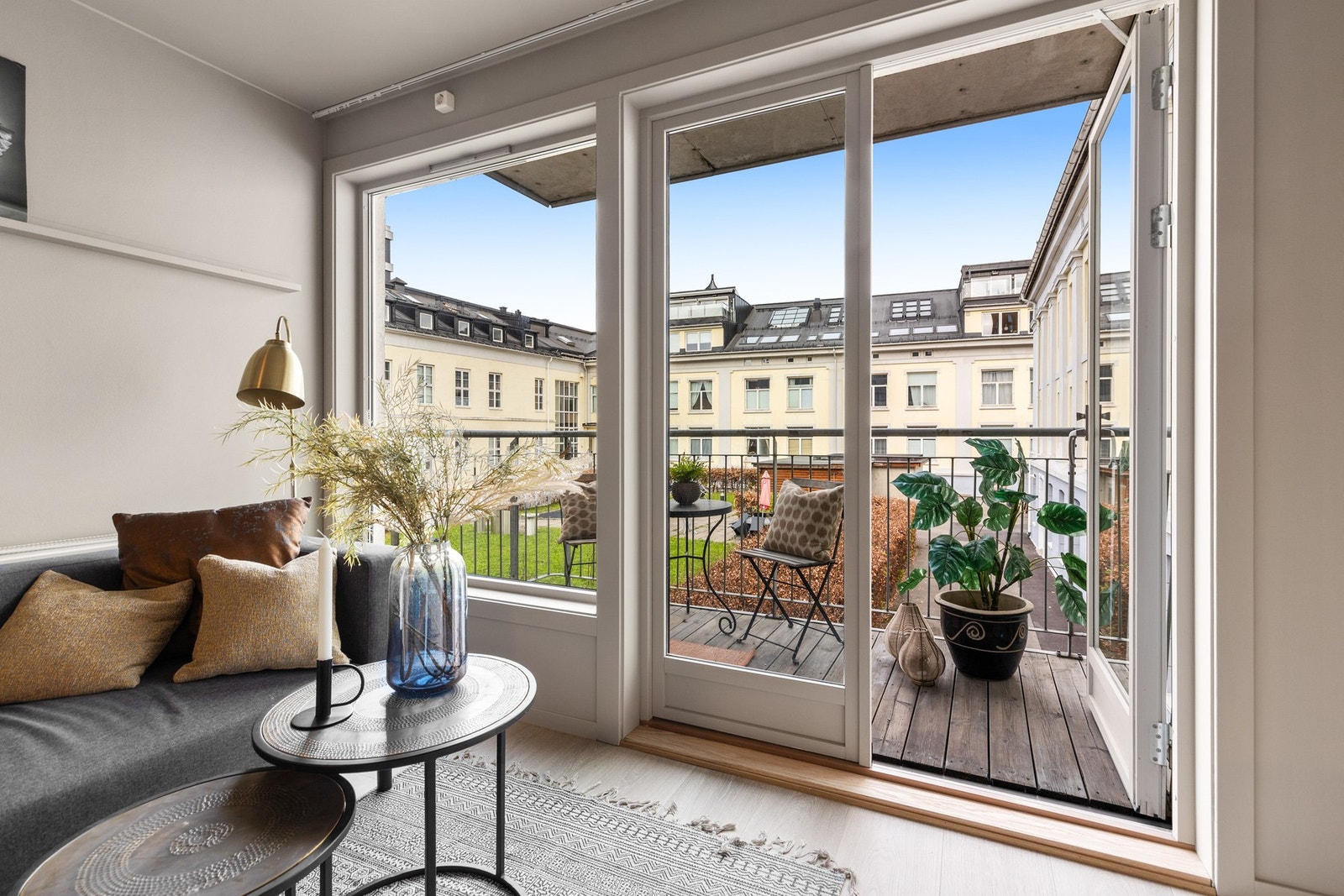 Fra stuen er det utgang til vestvendt balkong på ca. 4 kvm Galleribilde