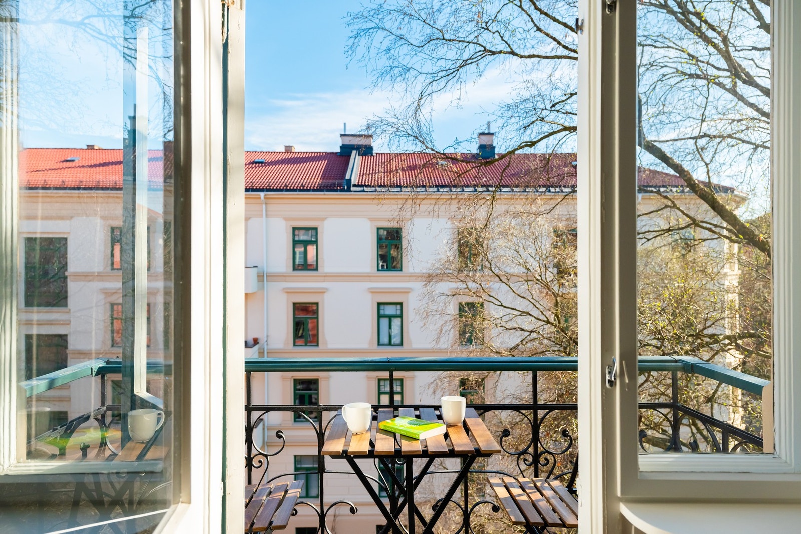 Med kort vei fra kjøkkenet er det perfekt å ta frokosten eller morgenkaffen her. Galleribilde