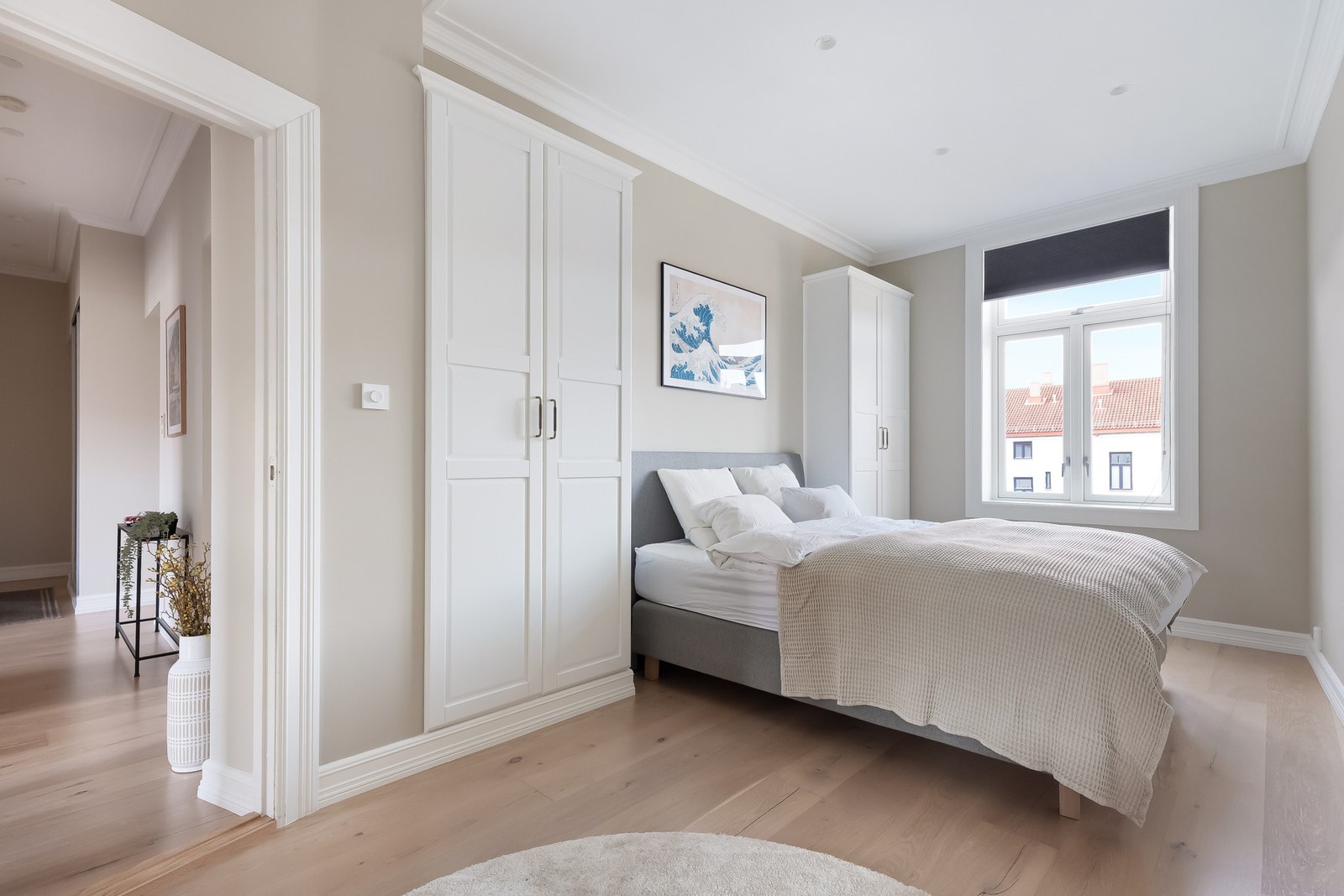 Boligen har to flotte soverom som begge vender ut mot rolig bakgård. Galleribilde