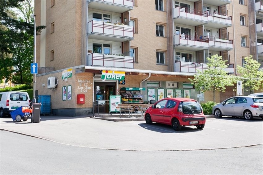 Søndagsåpen nærbutikk i St. Jørgens vei. Galleribilde