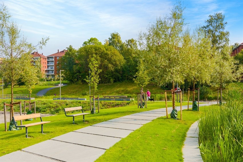 Opplyst tursti til Hasle Torg, T-banen, Teglverksdammen Galleribilde