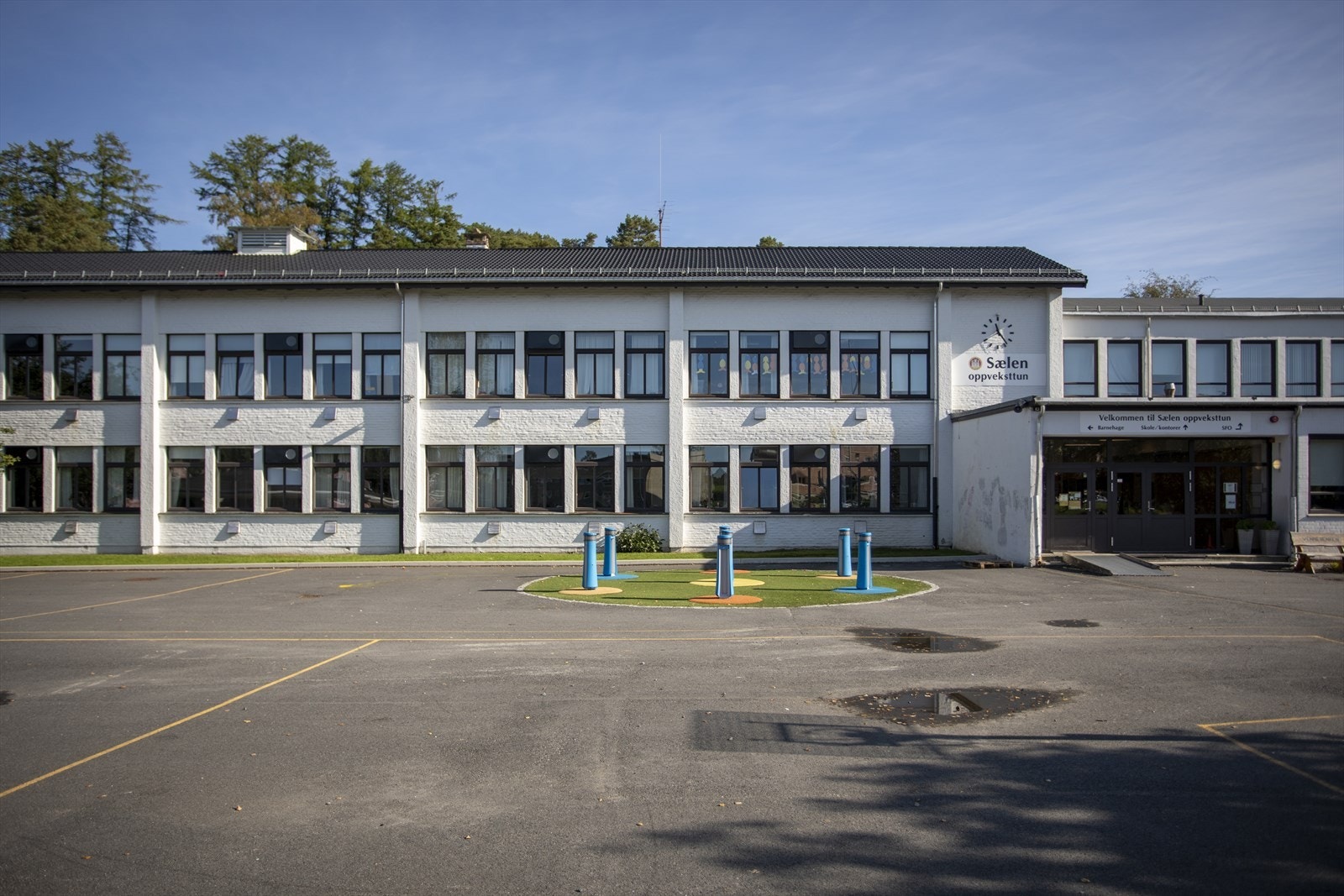 Sælen barneskole ligger like ved. Galleribilde