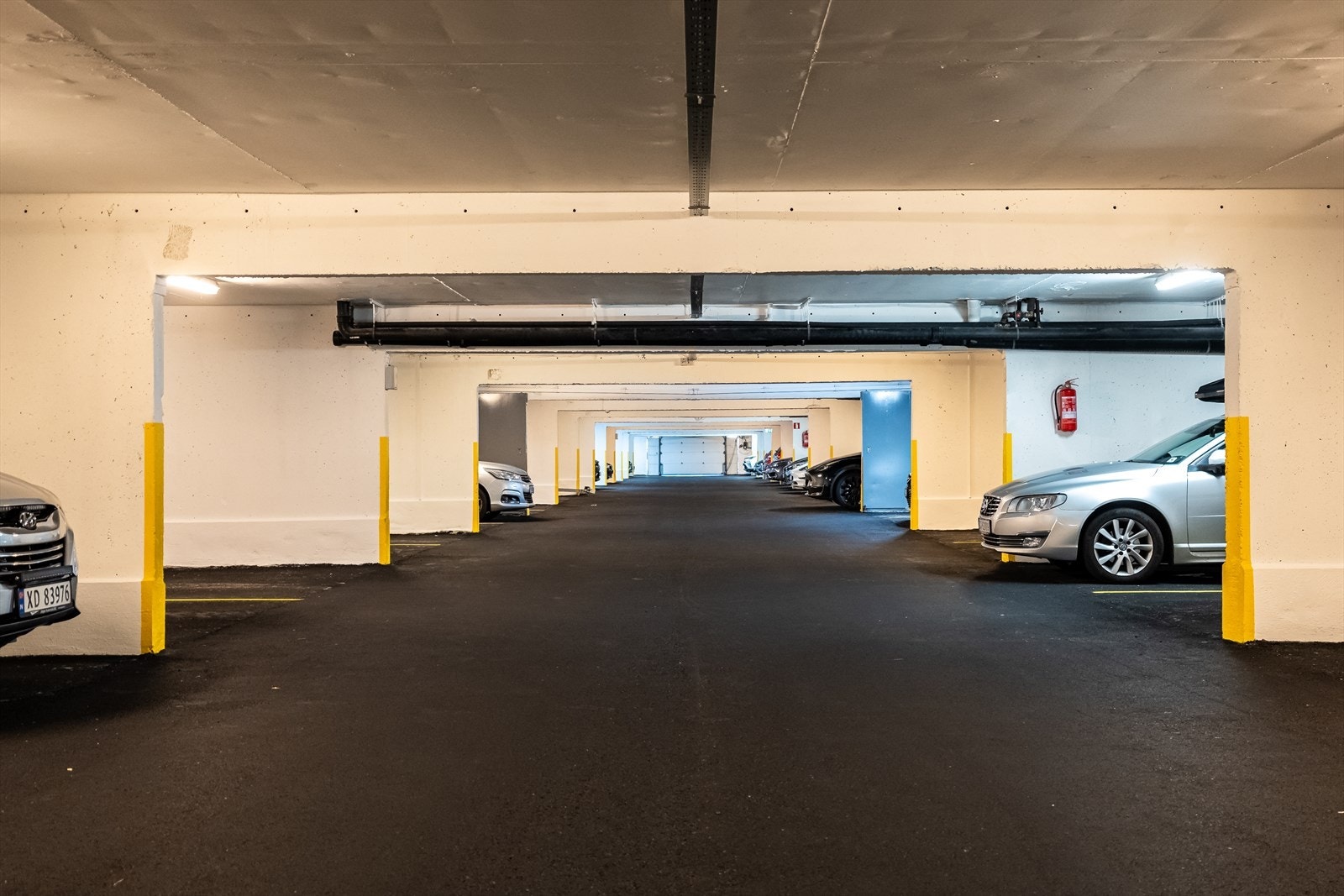 Det er fellesgarasjer under 5 av blokkene i tillegg til flere gjesteparkeringsplasser. Galleribilde