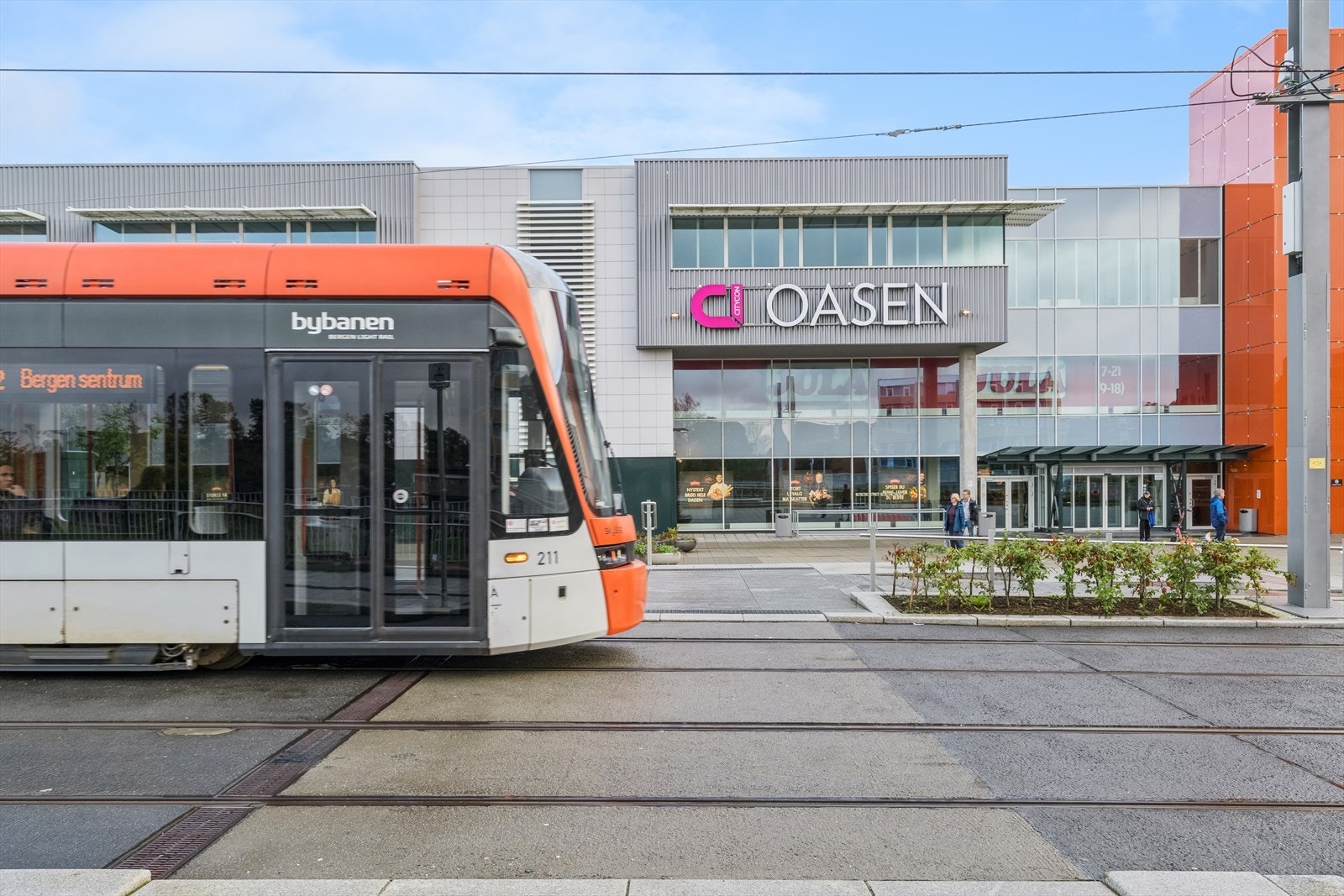 Leiligheten ligger bokstavelig talt et steinkast fra Oasen og bybanen. Galleribilde