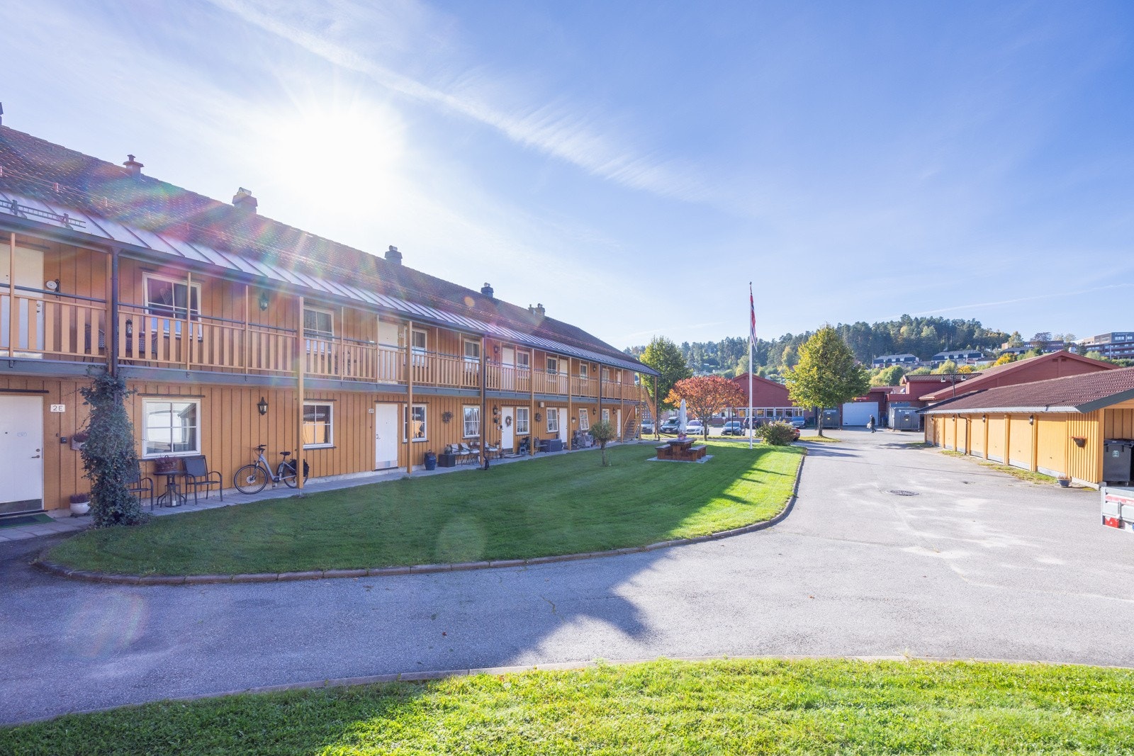Enkel og velstelt leilighet i første etasje med gode solforhold hele dagen og praktisk planløsning Galleribilde