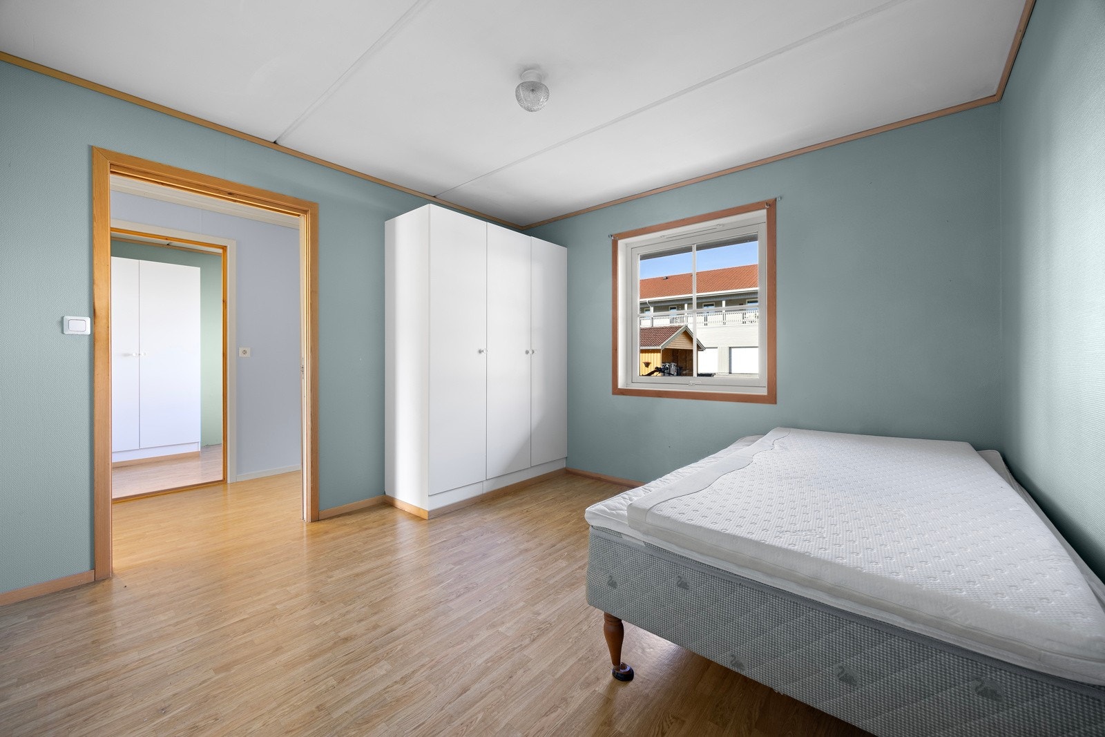 Skyvedør inn til hovedsoverommet Galleribilde