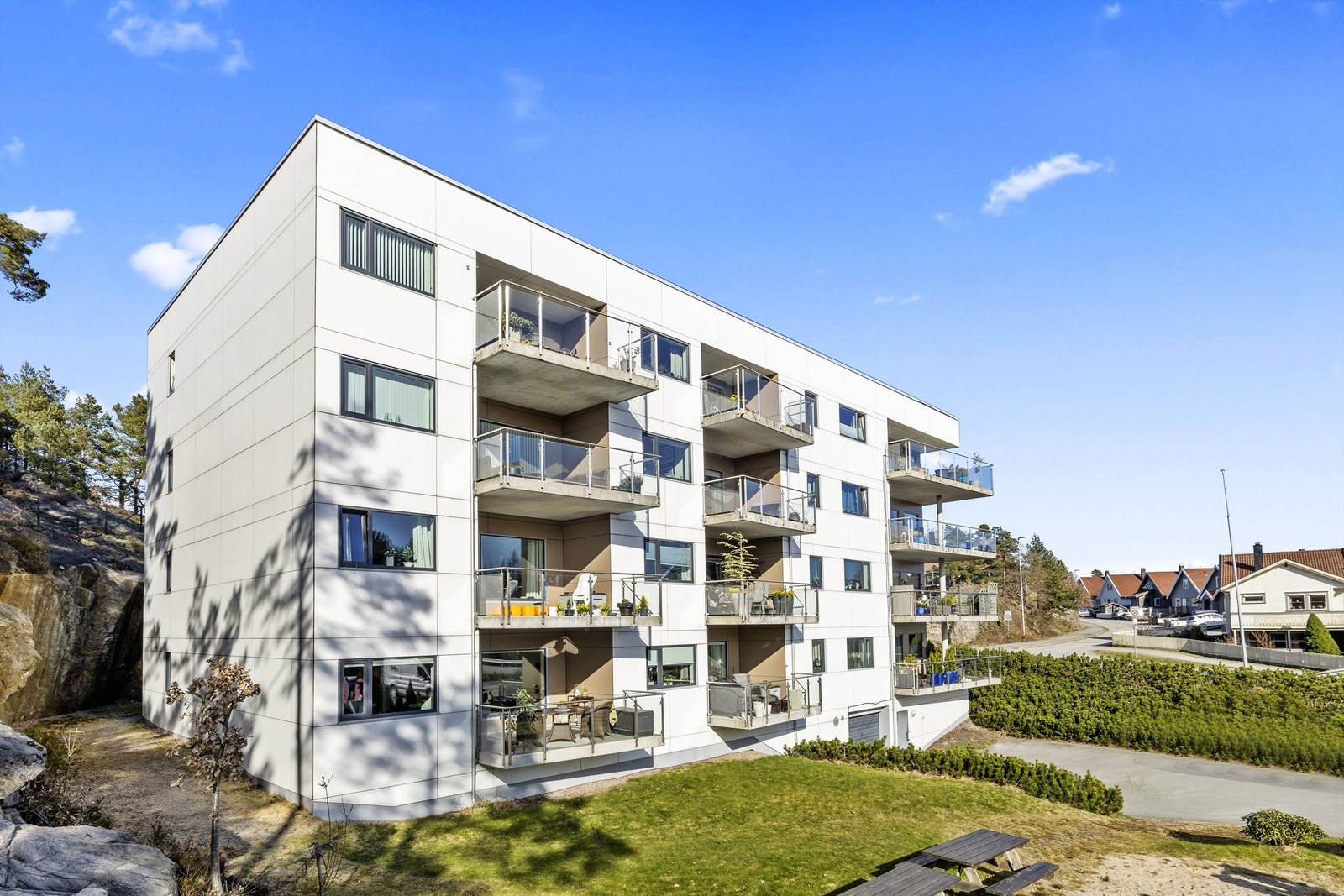 Fasade, Velkommen til en romslig 3 roms leilighet med parkering, heis, 2 bad og mulighet til 3 soverom. Galleribilde