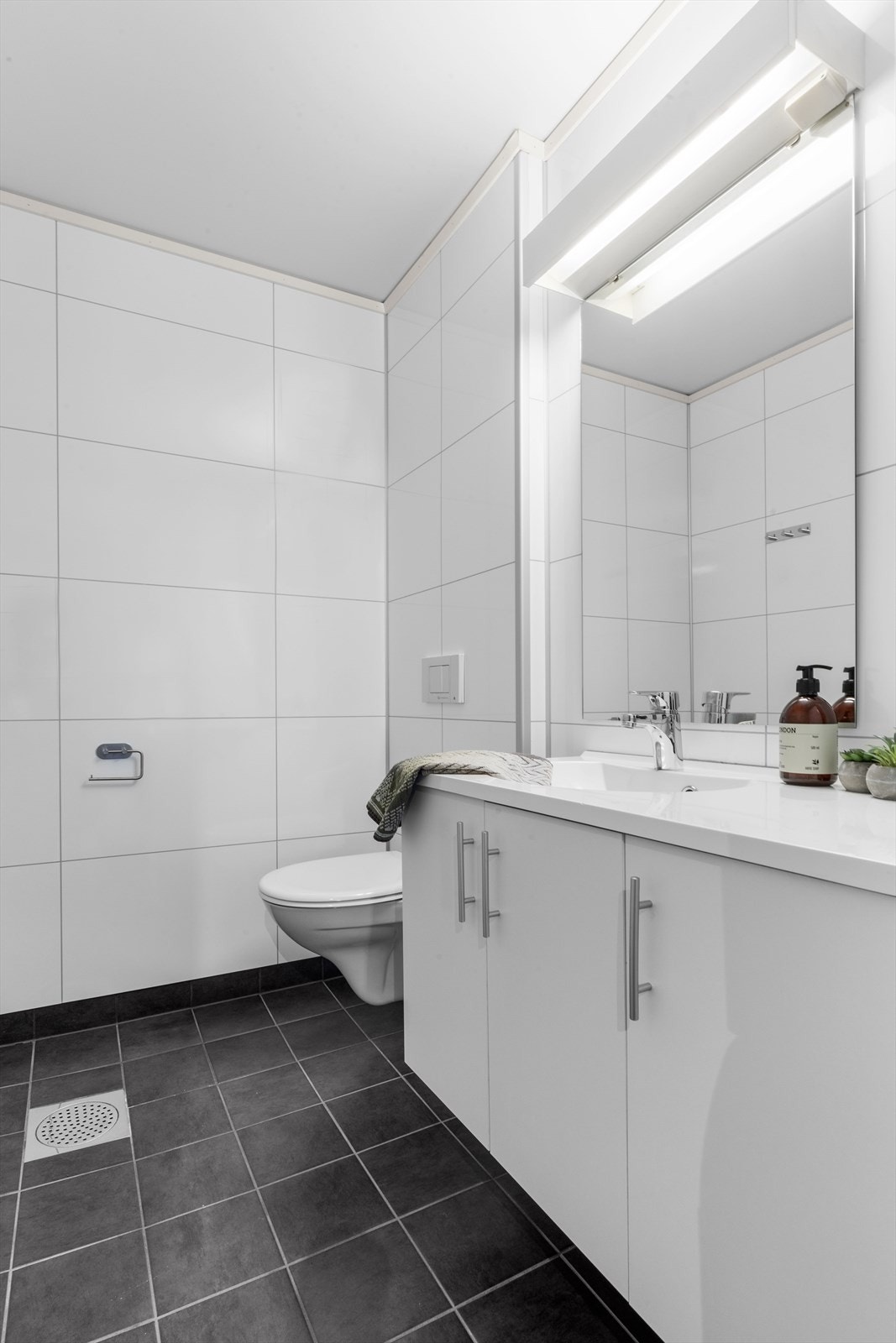 Bad nr. 2 er praktisk og har et flott, stilrent design. Galleribilde