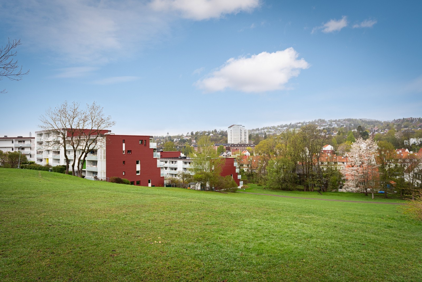 Kort vei til Den Engelske park og Frognerparken samt Skøyen og det meste Oslo Vest har å tilby Galleribilde