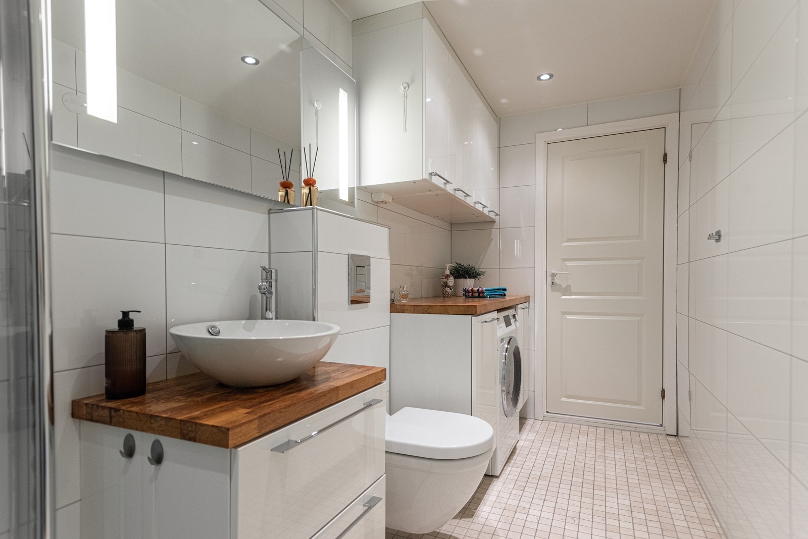 Bad med opplegg for vaskemaskin Galleribilde