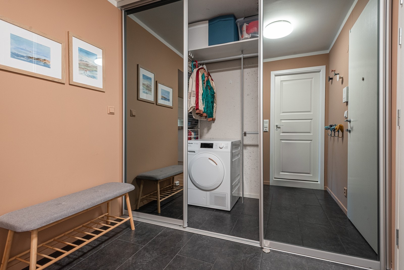 Nåværende eier har tørketrommel i bod/garderobeløsning Galleribilde