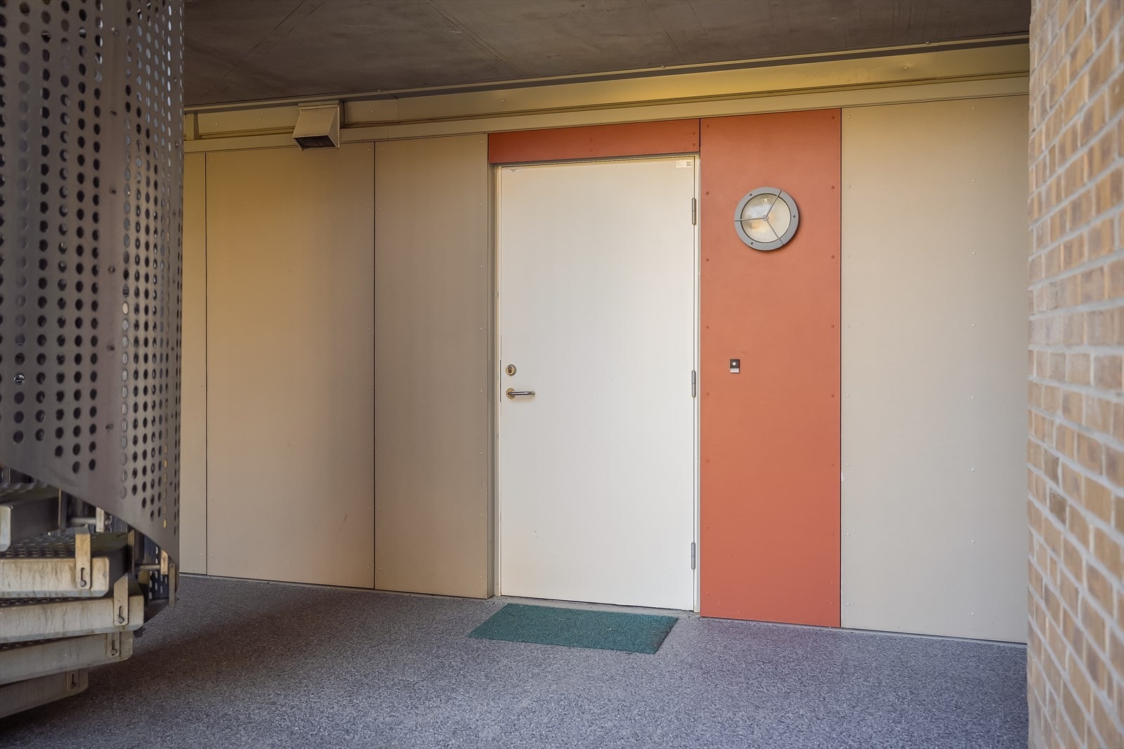 Her får du eget inngangsparti i felles svalgang. Galleribilde