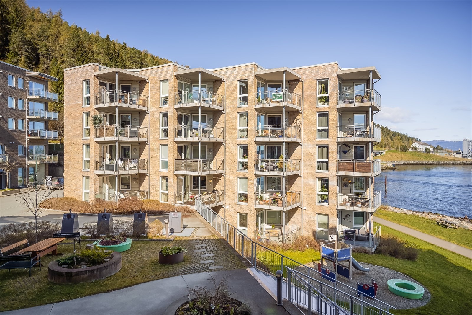 Velkommen til en hyggelig visning! Kontakt megler på 400 57 022 dersom oppsatt visning ikke passer. Galleribilde