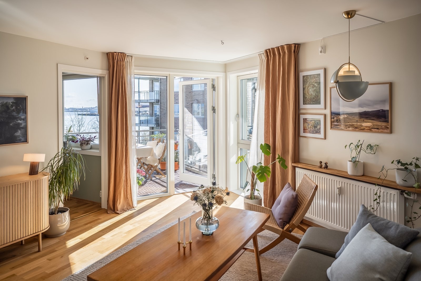 Leiligheten sto ferdig i 2012, og her nyter du moderne kvaliteter som fjernvarme, balansert ventilasjon og heis i bygget. Galleribilde