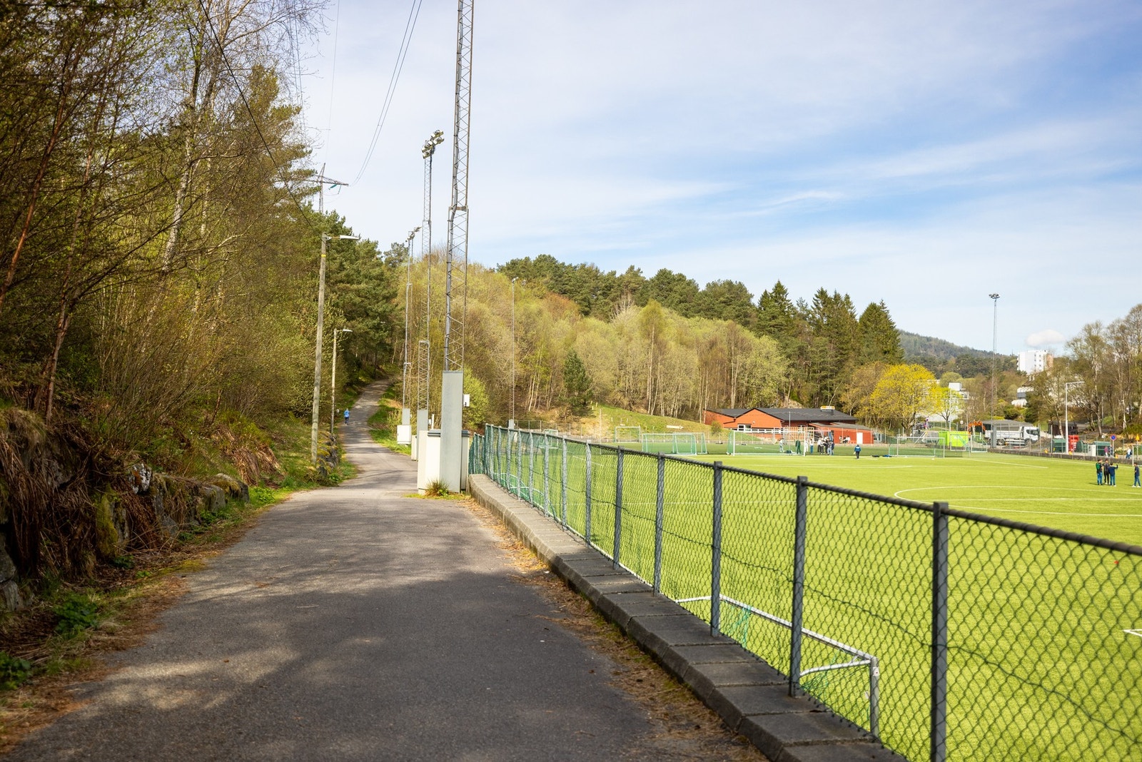 Det er en rekke gode turmuligheter i nærheten, med både Kanadaskogen, Lyderhorn og Alvøskogen. Galleribilde