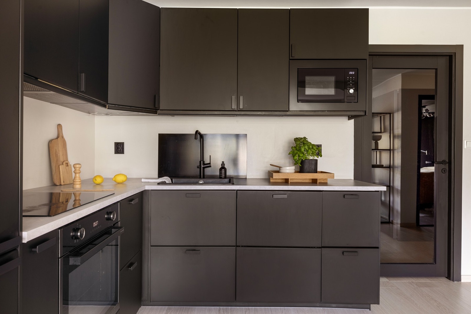 Kjøkkenet har et pålitelig vannstoppsystem for ekstra trygghet. Galleribilde