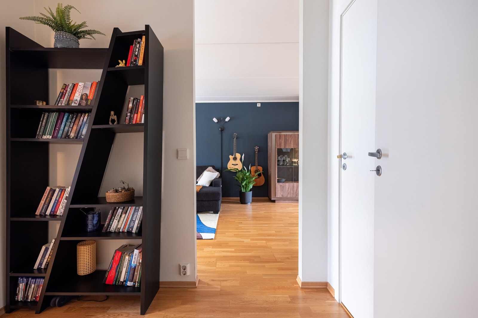Mellomgangen er fin å innrede med et garderobeskap, kontorpult eller bokhylle. Galleribilde