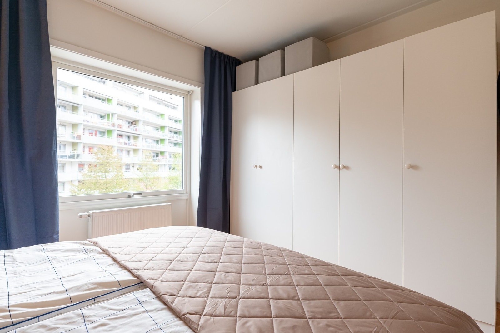 Romslig garderobeløsning medfølger. Galleribilde