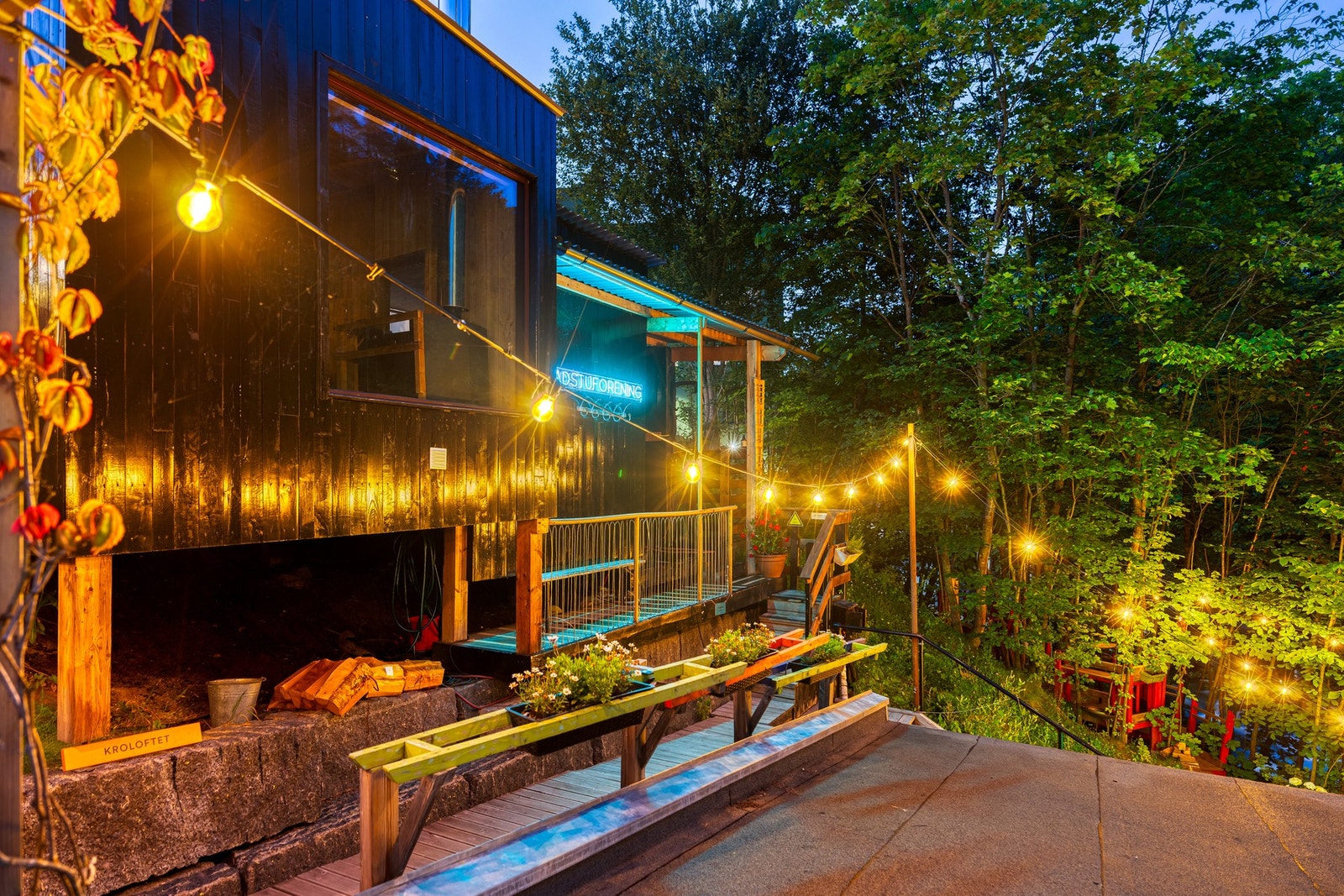 Kort vei til Kroloftet hvor Oslo Badstuforening har to badstuer og hyggelig utsyn mot Alnaelva. Galleribilde