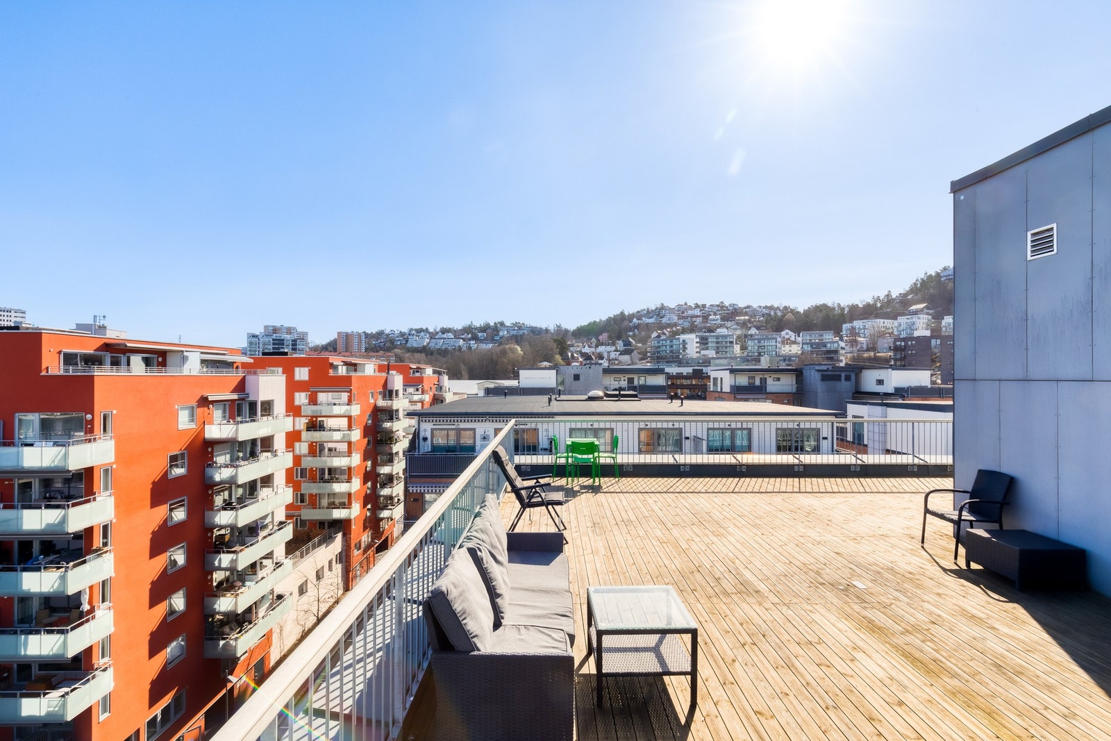 Her kan man nyte solen og herlig utsikt. Galleribilde