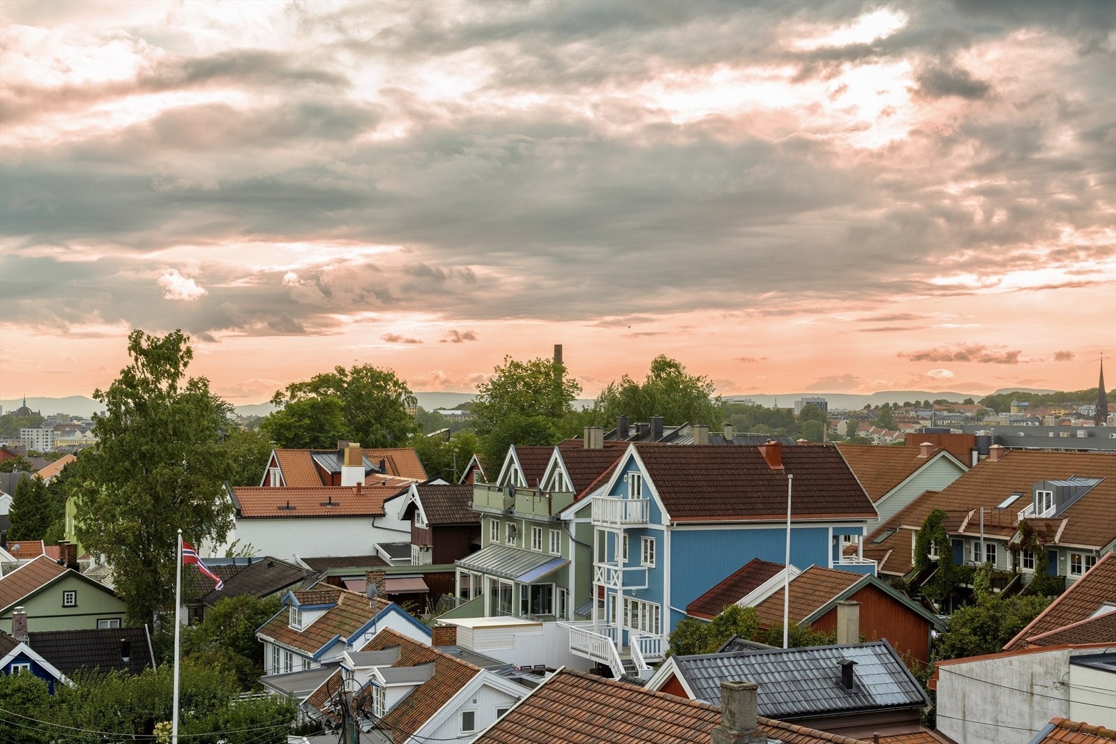 Se stemningsfulle solnedganger fra balkongen Galleribilde