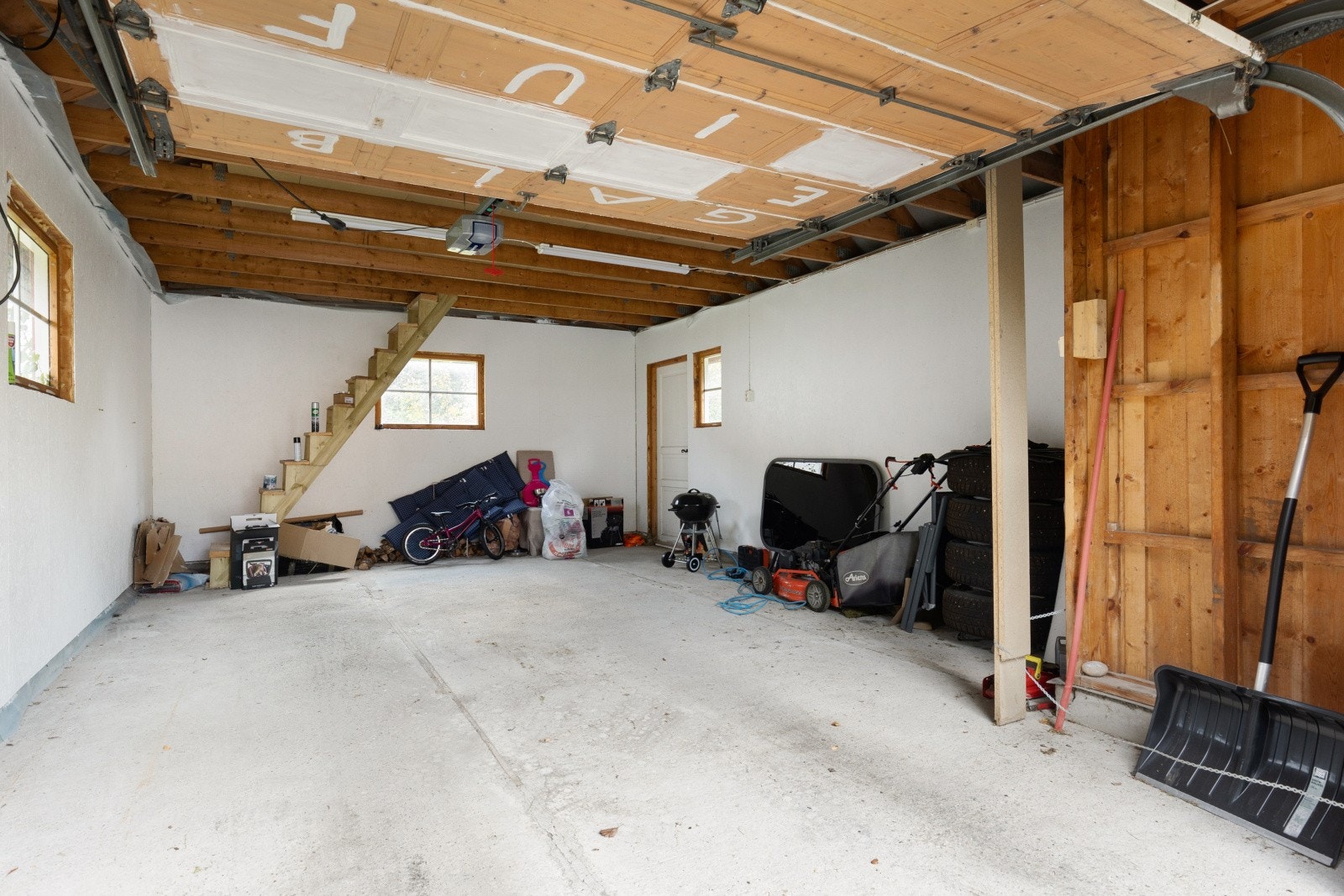 Garasje med loft Galleribilde