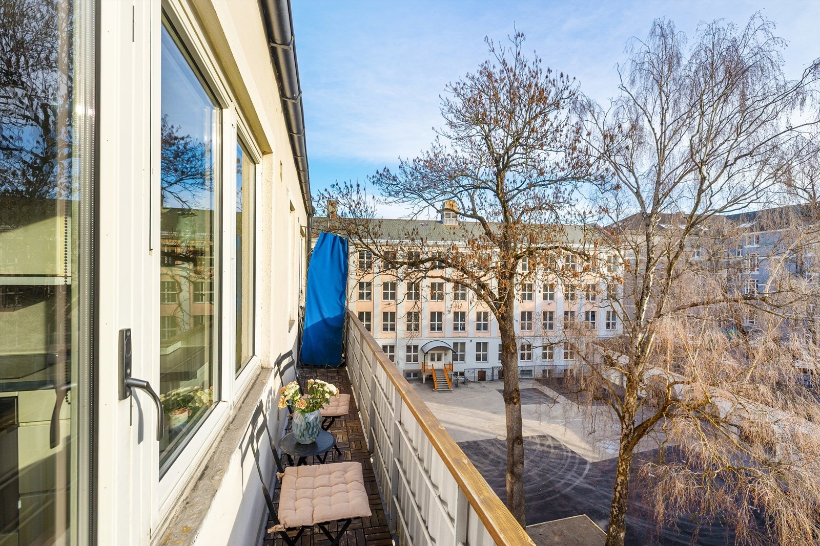 Kristoffer Mjåtveit presenterer Bogstadveien 9B. Galleribilde