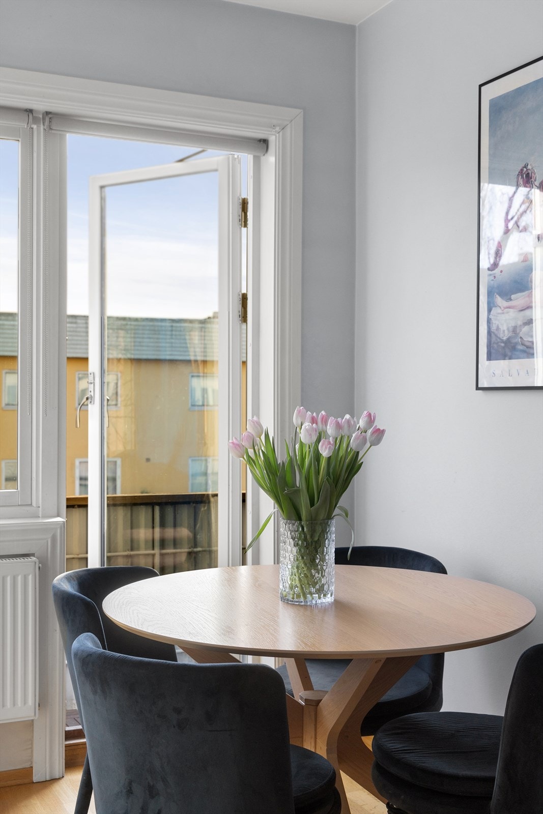 Leiligheten ligger i 5. etasje og inneholder entré, bad, stue/kjøkken og soverom. Galleribilde