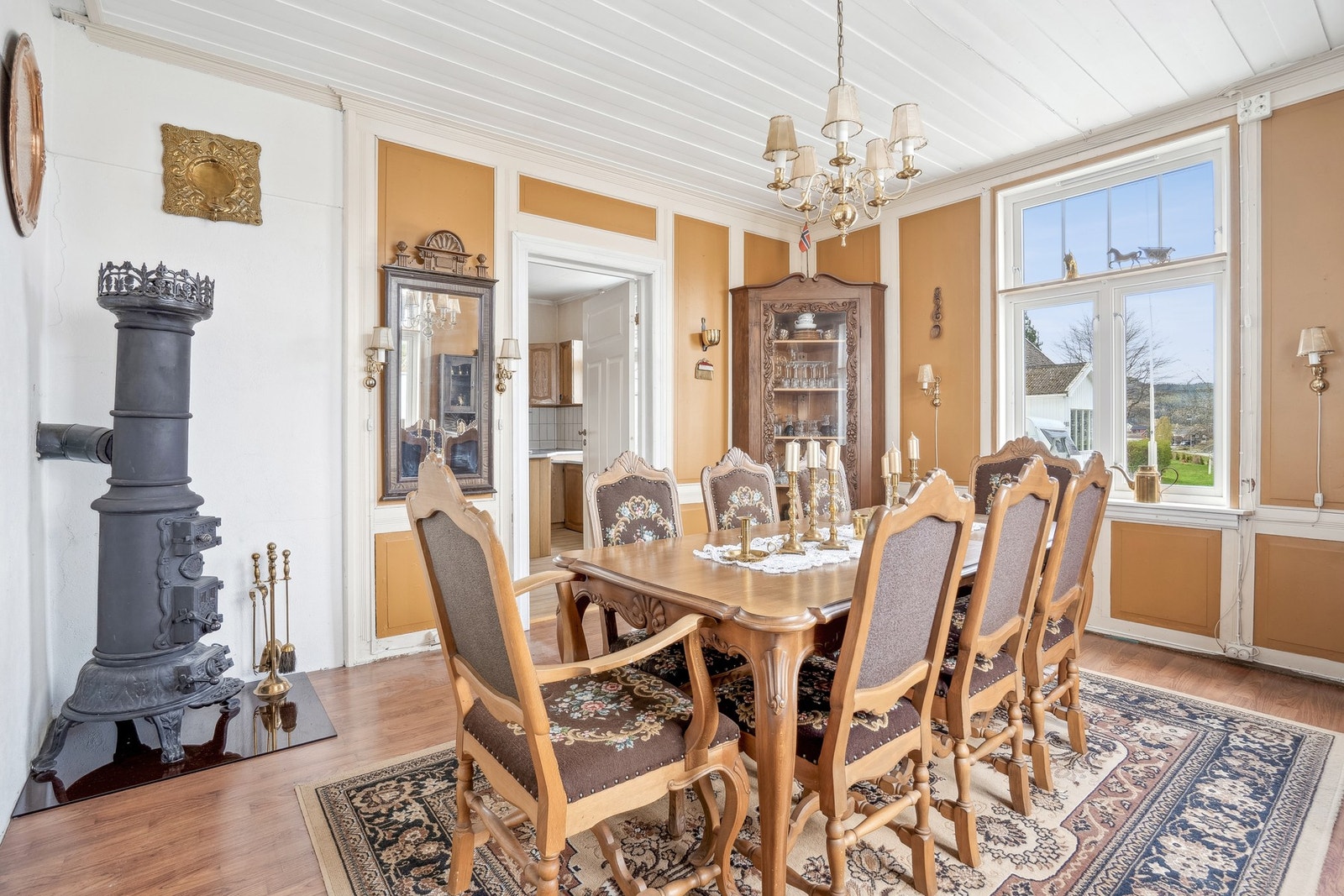 Separat spisestue på 16 kvm. Galleribilde