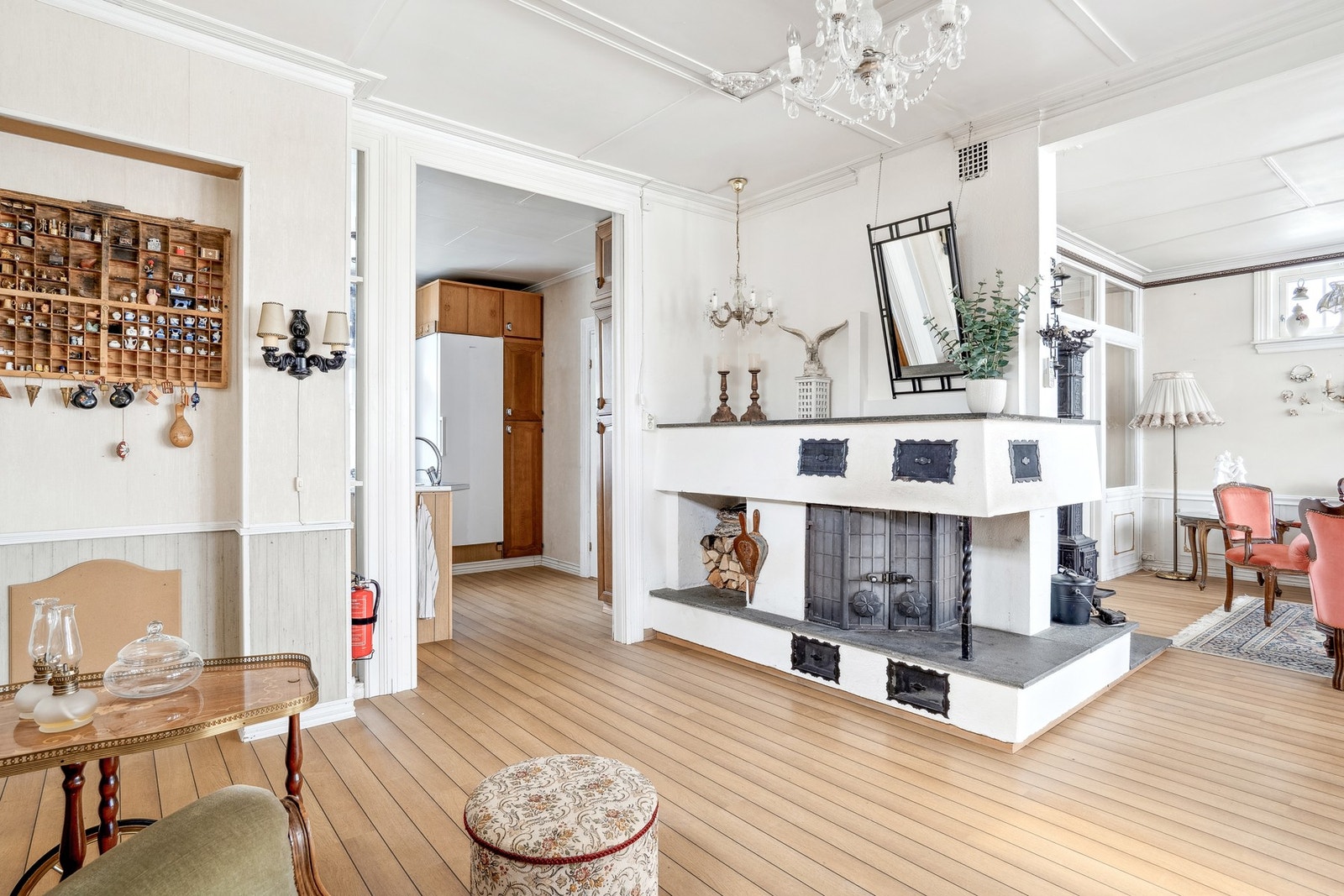 Til oppvarming er det elektrisk og vedfyring. Galleribilde