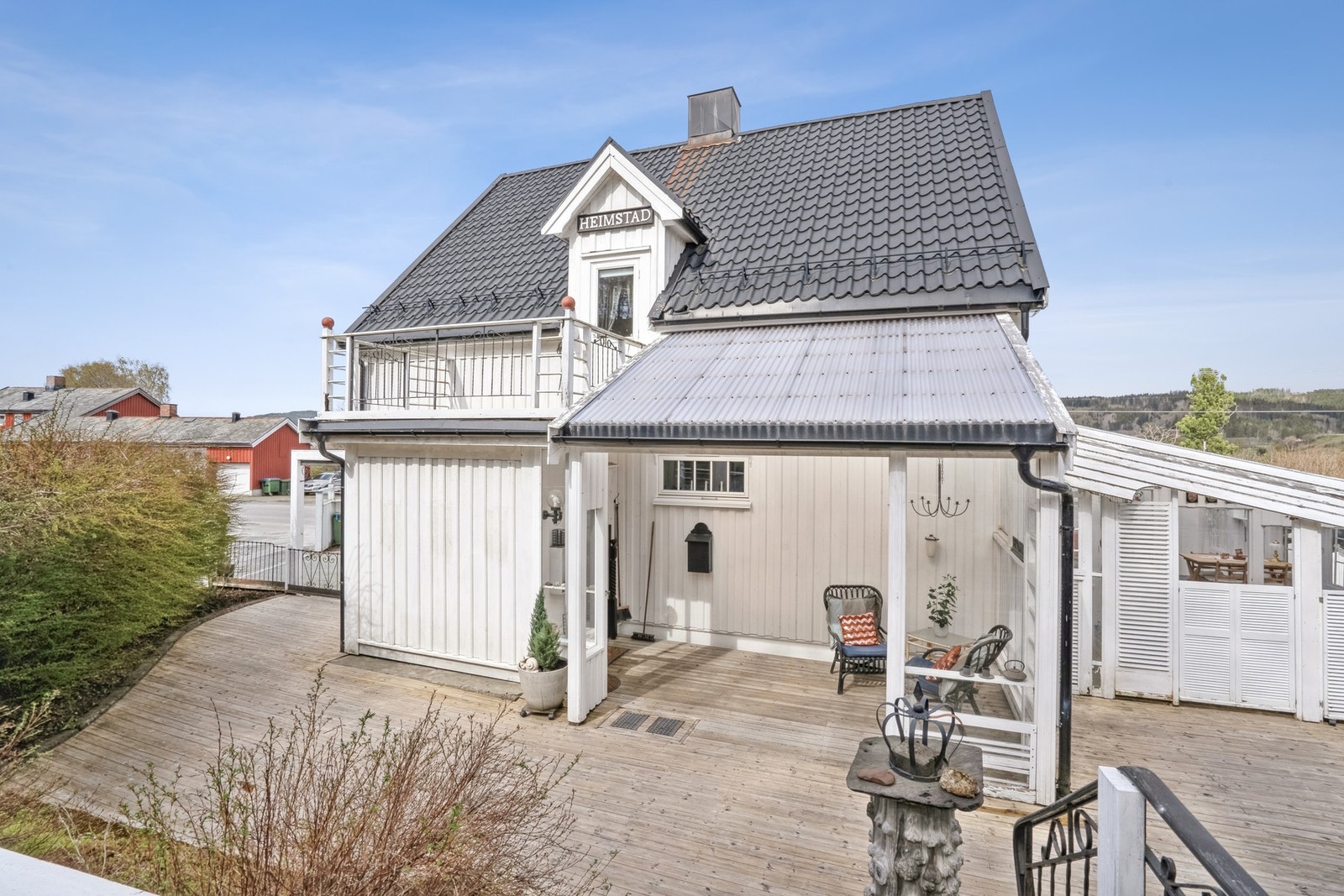 Her får du en sjelden mulighet til å skaffe deg et hjem med særpreg, god plass og nærhet til både natur og sentrum. Galleribilde