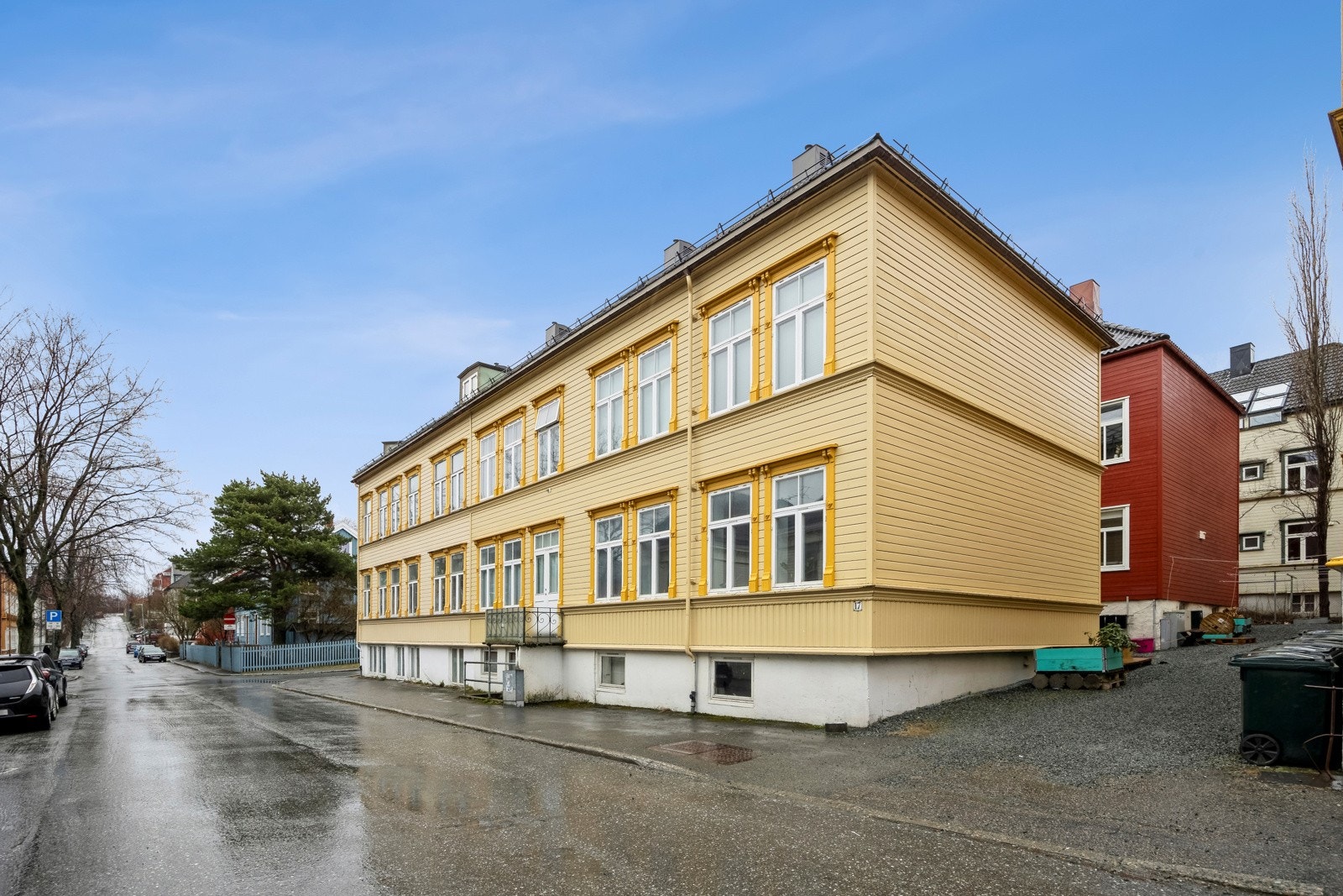 Fra leiligheten er det kort vei til både Solsiden og Trondheim sentrum som byr på en rekke fasiliteter. Galleribilde