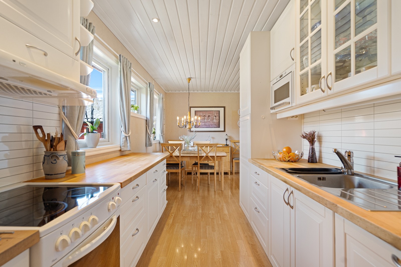 Praktisk og funksjonelt kjøkken Galleribilde