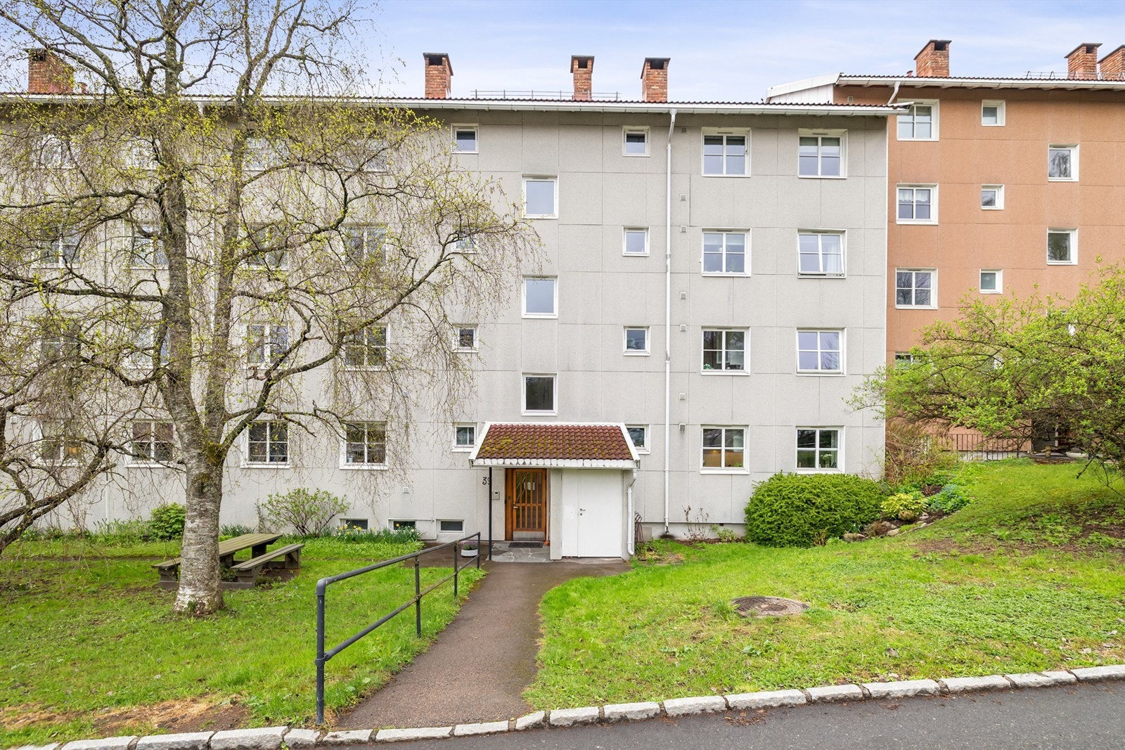 Fasaden - inngangspartiet Galleribilde
