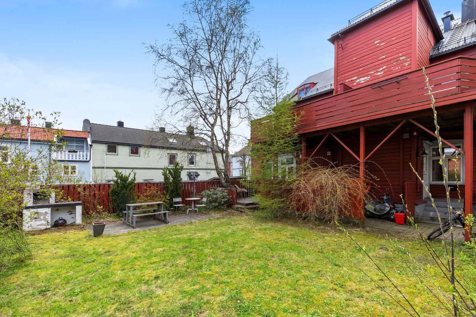 Sameiet har en fantastisk uteplass til glede for beboerne. Sameiet ble reseksjonert og etablert i ca. 2005. Bod i kjeller medfølger. Galleribilde